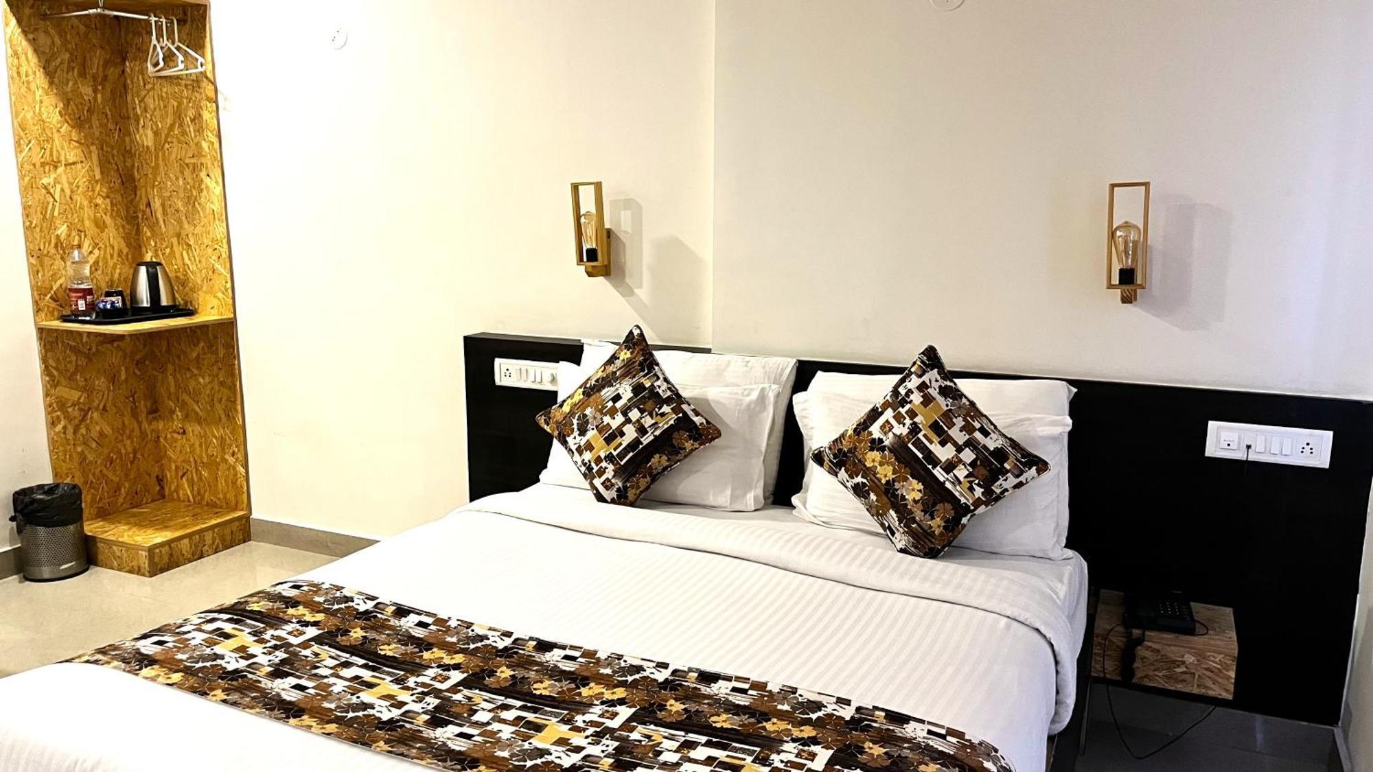 Athasri Hotel Hsr Layout บังกาลอร์ ภายนอก รูปภาพ