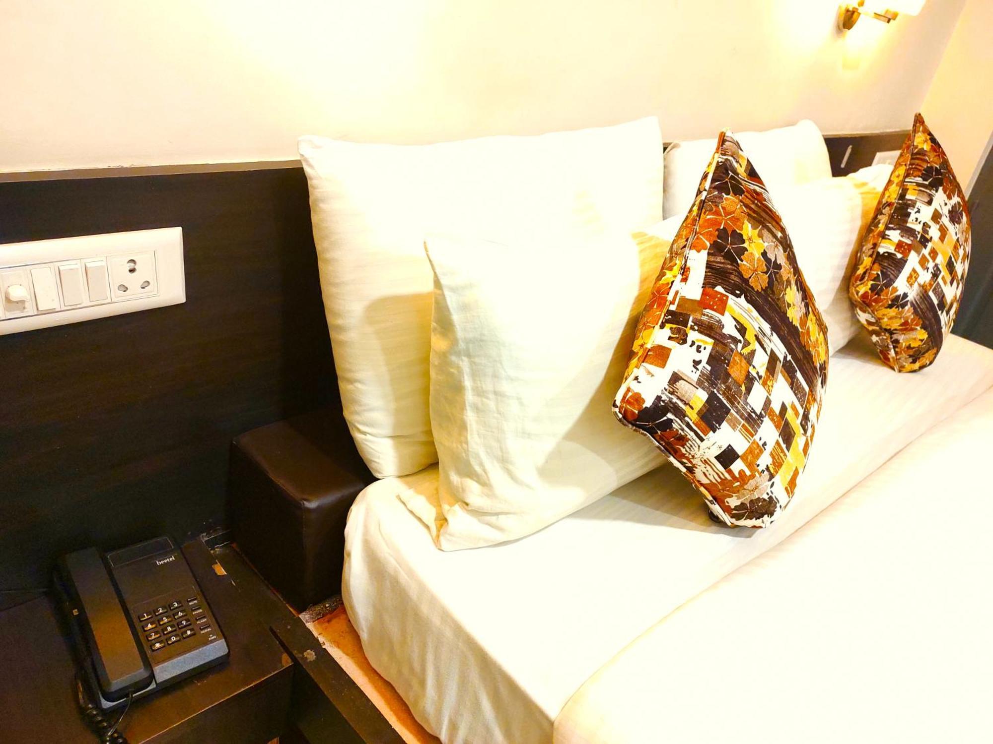 Athasri Hotel Hsr Layout บังกาลอร์ ภายนอก รูปภาพ